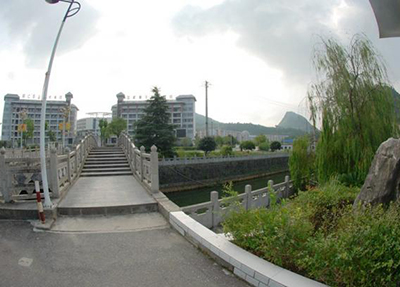 校園小河.jpg