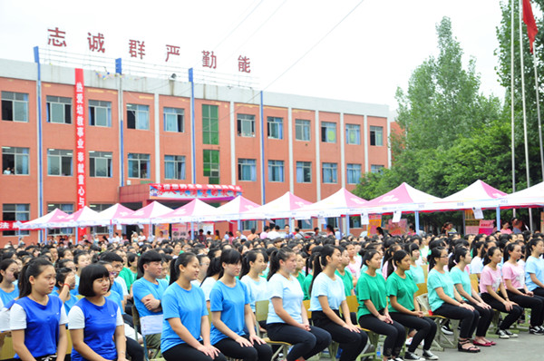 [/p成都華夏旅游學(xué)校]新浪網(wǎng)：幼教畢業(yè)生搶手100多家幼兒園進(jìn)校招聘老師，成都華夏旅游商務(wù)學(xué)校