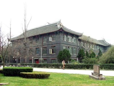 2020年四川大學附設華西衛(wèi)生學校天府校區(qū)收費標準