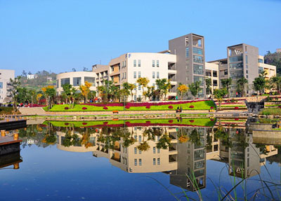 學(xué)校湖水風(fēng)景