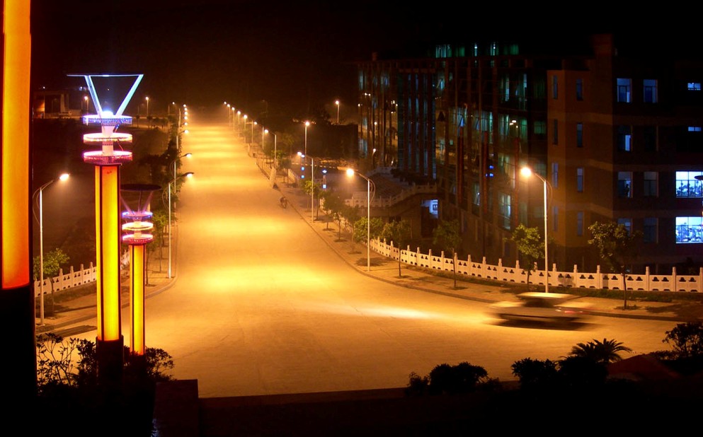 重慶工貿(mào)職業(yè)技術(shù)學(xué)院校園夜景