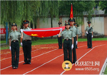 成都指南針職業(yè)技術(shù)學(xué)校學(xué)校食堂環(huán)境與寢室宿舍介紹