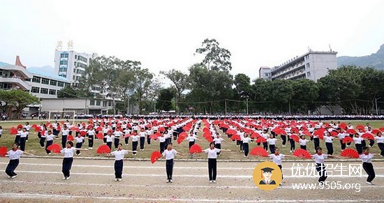 廣東省連州衛生學校學校食堂環境與寢室宿舍介紹