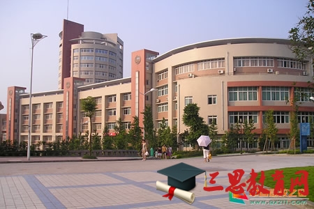 2020年重慶工商大學(xué)派斯學(xué)院新生在哪個(gè)校區(qū)及新生開學(xué)報(bào)到時(shí)間