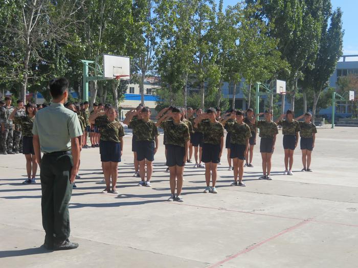 綠花開校園——山東兗礦技師學(xué)院電力部實(shí)行準(zhǔn)軍事化管理