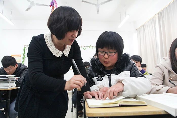 郭秀芹同志在課堂上