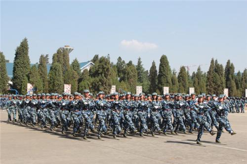 云南農(nóng)業(yè)職業(yè)技術(shù)學(xué)院軍訓(xùn)匯演