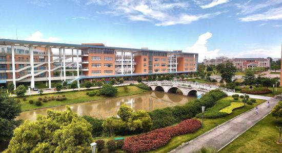 四川大學華西臨床醫學院教學樓全景