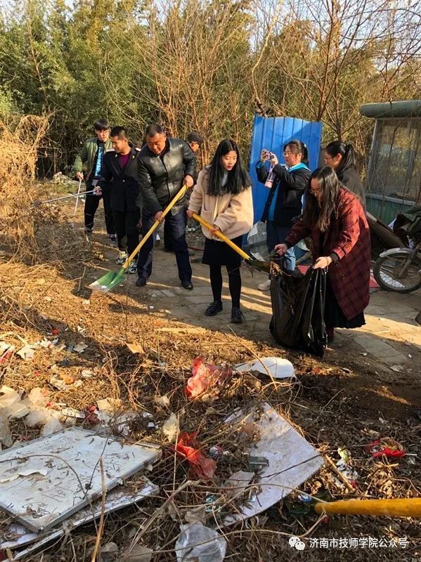 濟南市技師學(xué)院高新校區(qū)青年志愿者協(xié)會啟動儀式暨首次“學(xué)雷鋒志愿活動”紀實